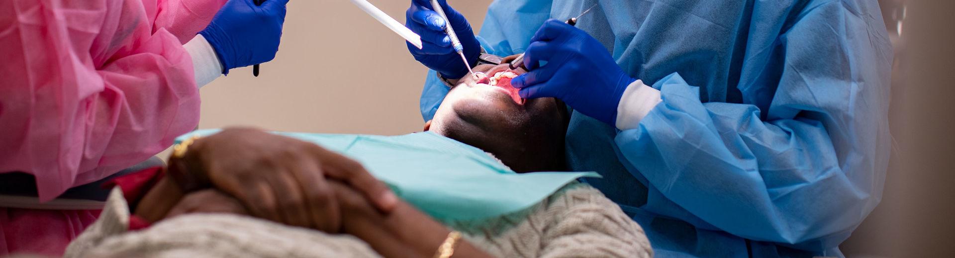 在科恩伯格牙科学院接受牙科治疗的病人. 